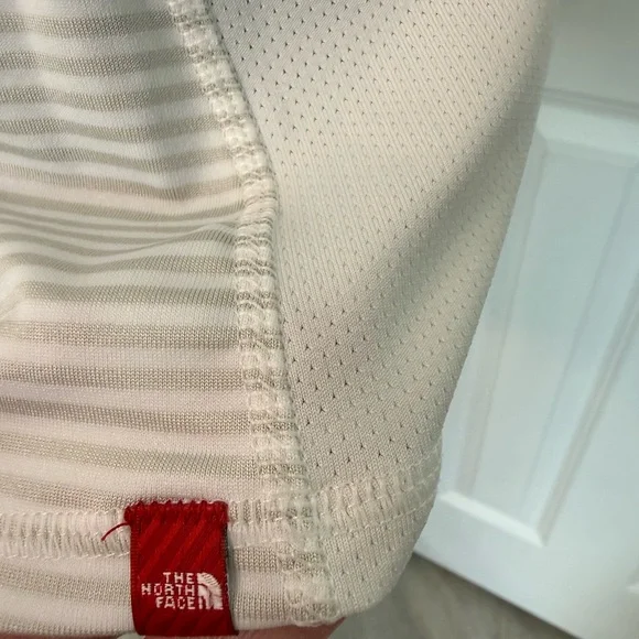 North Face women’s Striped Short Sleeve Picklebal, Tennis Workout Top Size Large - Picture 6 of 9